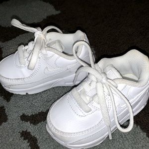 White Nike Air Max 90